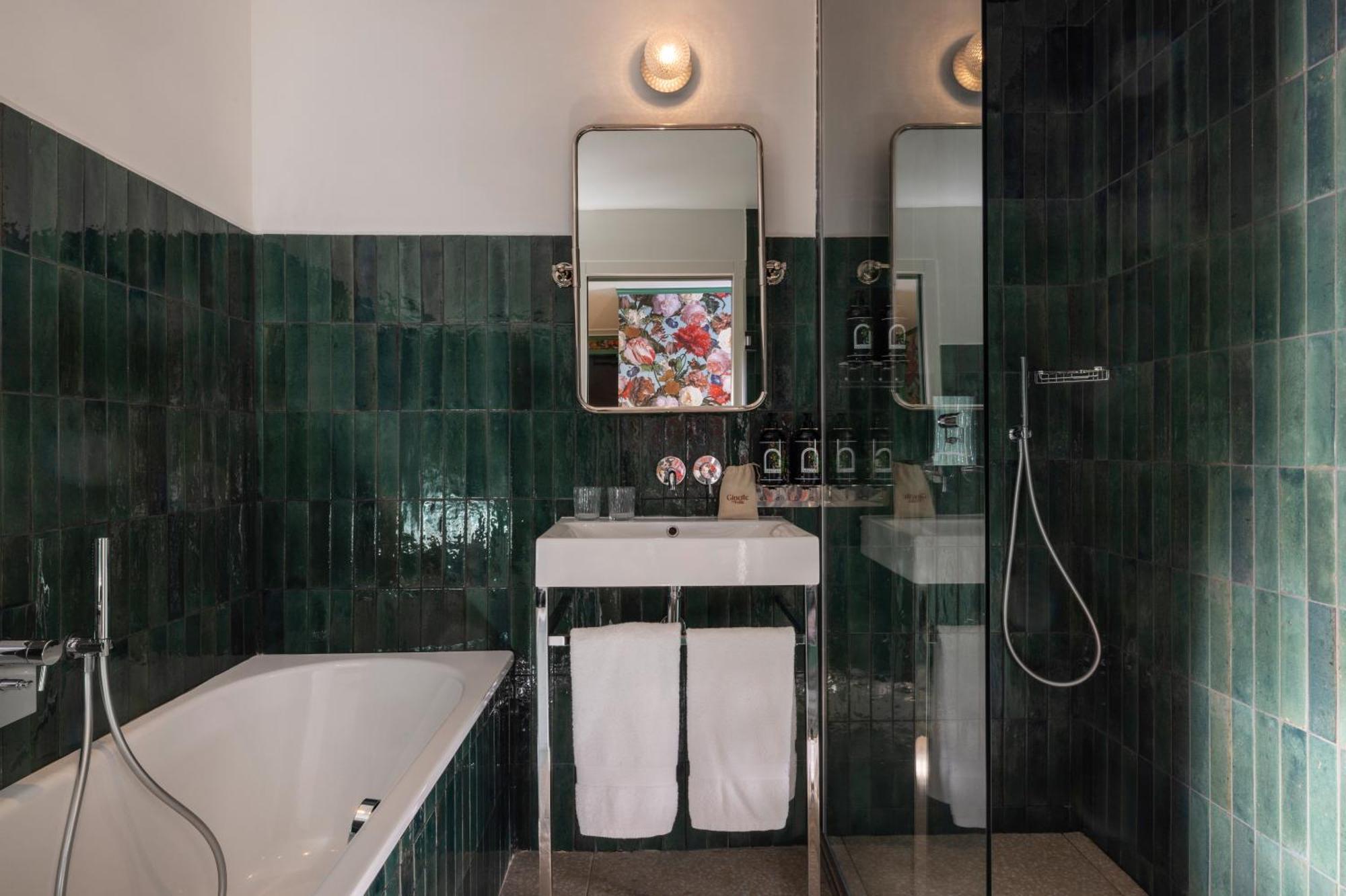 Hotel Ginette A La Folie & Spa Paris Exterior foto